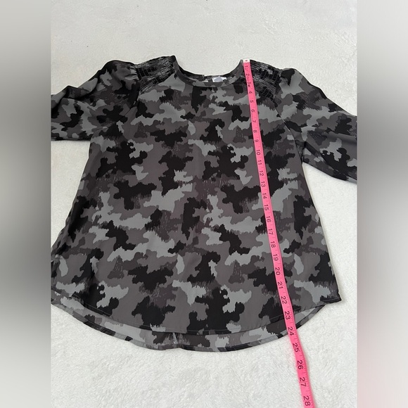 Peyton Jensen Evereve Smocked Camouflage Blouse - Small - Picture 7 of 7